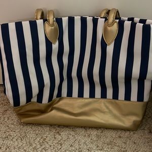 A super cute beach bag